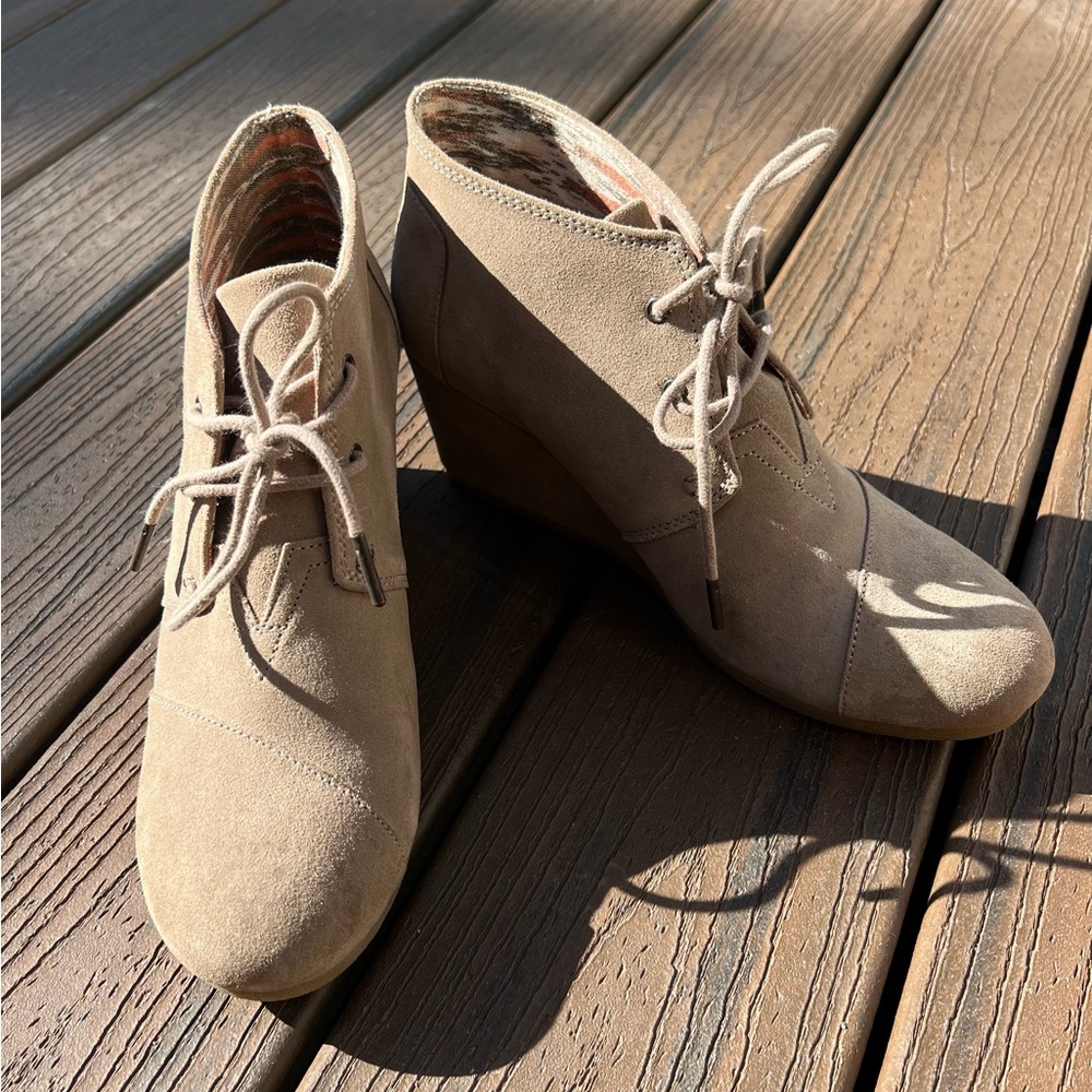 Women’s Tan Toms Wedge Ankle Bootie